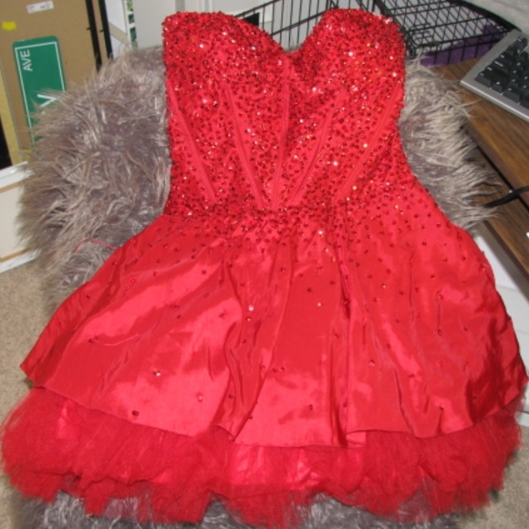 Red Homecoming/Pageant/Prom Dress - Picture 1 of 8